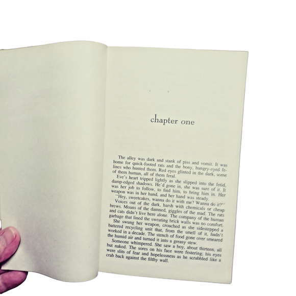 Rapture in Death Romantce Suspense Novel Fiction J D Robb Nora Roberts Book - Picture 4 of 5